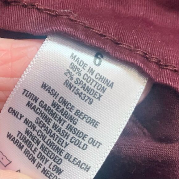 Aeropostale Maroon Cuffed Midi Shorts Size 6 - Picture 7 of 7